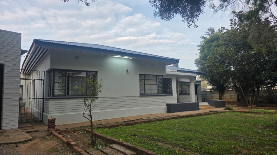 To Let 3 Bedroom Property for Rent in Wilkoppies North West